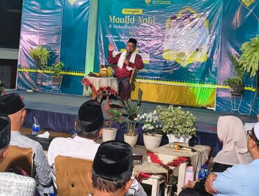 Kang Abik saat mengisi acara peringatan Maulid Nabi Muhammad SAW dan Muhadharah Ammah di Pondok Pesantren Darul Falah Besongo, Ngaliyan, Semarang, Senin (24/8/2026) malam