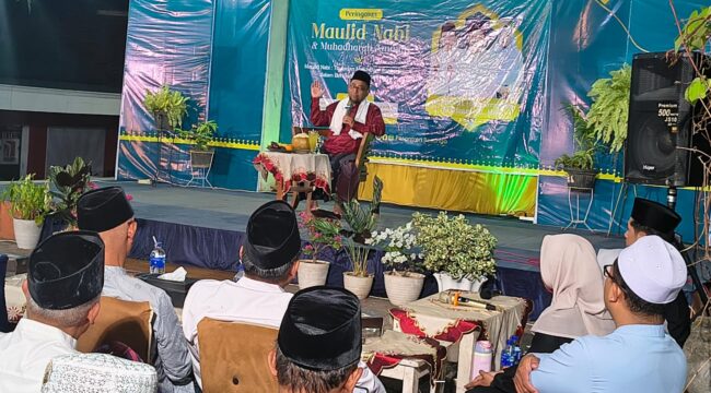 Kang Abik saat mengisi acara peringatan Maulid Nabi Muhammad SAW dan Muhadharah Ammah di Pondok Pesantren Darul Falah Besongo, Ngaliyan, Semarang, Senin (24/8/2026) malam