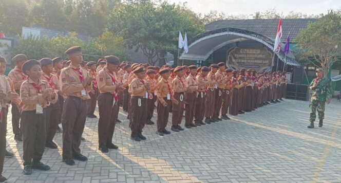 
					Perkemahan MI Miftahul Falah Bulukerto Diisi Latihan PBB dan Pendidikan Kebangsaan