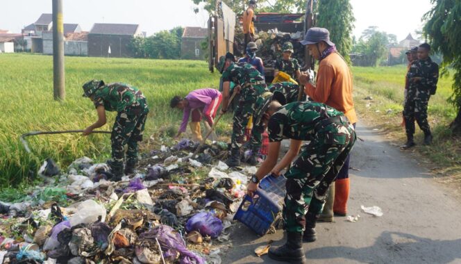 
					Kodim Batang Bersama Lintas Sektor Bersihkan Kasepuhan, Antisipasi Banjir