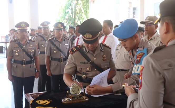 
					Enam Pejabat Polres Demak Dirotasi, Kapolres Tekankan Pelayanan Humanis