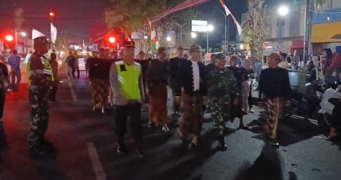 
					Ribuan Warga Meriahkan Karnaval Simo Samuhita, Pengamanan Libatkan Unsur Gabungan