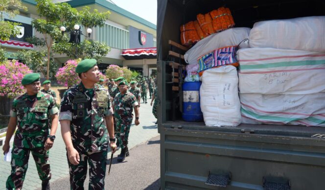
					Pangdam IV/Diponegoro Pimpin Pengiriman Bantuan untuk Warga Terdampak Gempa NTT