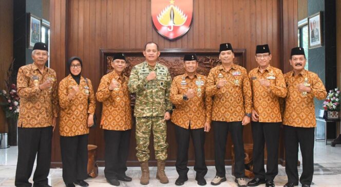 
					Jaga Kedekatan dengan Purnawirawan, Pangdam IV/Diponegoro Terima Kunjungan Pepabri Jateng