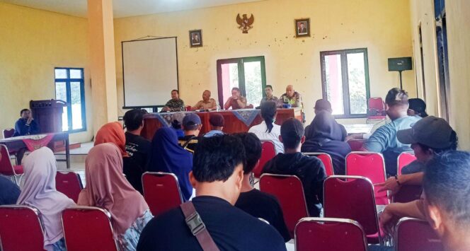 
					Dinilai Lamban Tangani Musibah Gedung Hogwan, Warga Tuntut Kades Dukuhturi Mundur