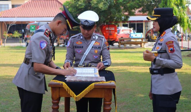 
					Empat Jabatan Strategis Polres Kendal Berganti, Kapolres Tekankan Pelayanan Masyarakat
