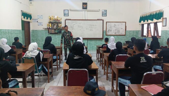 
					Babinsa Koramil Wonogiri Beri Pembekalan Disiplin dan Nasionalisme kepada Pelajar SMPN 1 Wonogiri