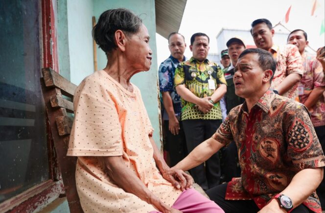 
					KTP Dipakai untuk Judi Online, Bansos Lansia di Kabupaten Pekalongan Kembali Dipulihkan