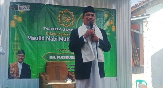 
					Maulid Nabi di Karang Anggrung Desa Jatisawit, Warga Diajak Meneladani Empat Sifat Rosulullah