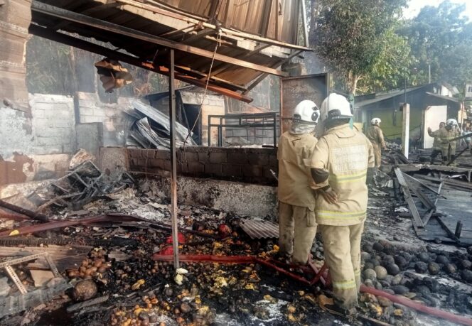 
					Breaking News: Enam Kios PKL di Mijen Terbakar, Suara Ledakan Terdengar 