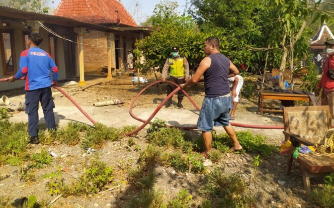 
					Rumah Warga Kemusu Terbakar, Kerugian Ditaksir Rp230 Juta