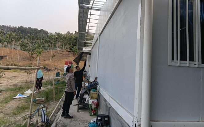 
					Puting Beliung Rusak Atap Huntara di Desa Capar Tegal, Polisi Langsung Turun ke Lokasi