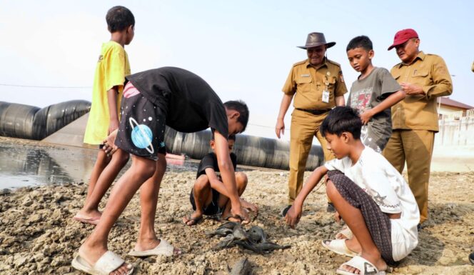 
					Bangkai Ikan Sapu-Sapu Menumpuk di Sungai Juana, Pemprov Jateng Siapkan Alat Berat