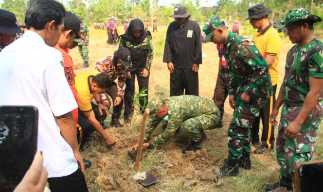 
					Jelang HUT TNI, Kodim Sragen Tanam Pohon di Kroyo untuk Jaga Lingkungan