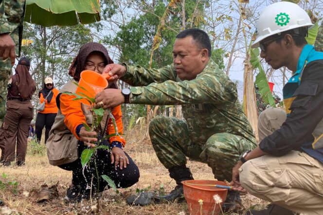 
					Penanaman Sejuta Pohon Warnai HUT TNI dan Kodam IV/Diponegoro di Wonogiri