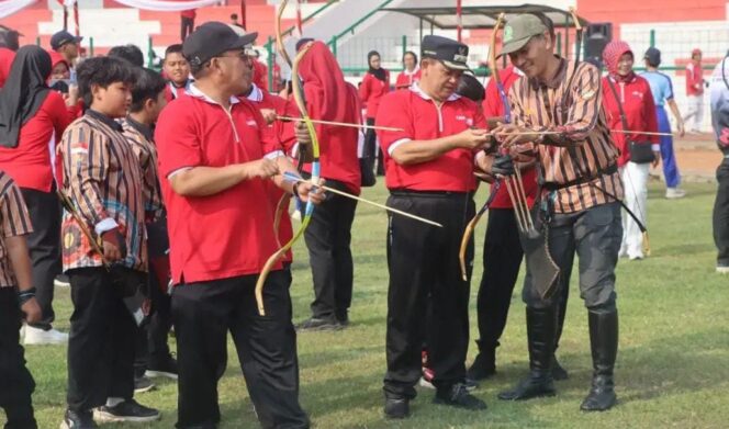 
					Semarak Haornas 2026, Bupati Semarang Coba Panahan di Stadion Pandanaran Wujil