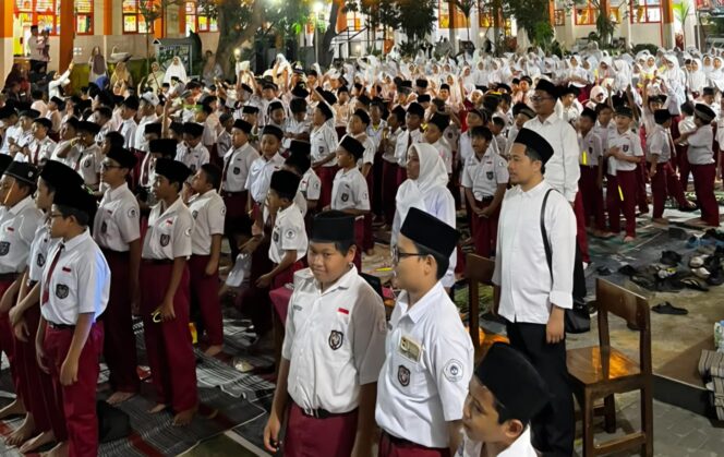 
					Mars MTQ Bergema dari SDN Petompon 02, Murid Ikut Ukir Rekor MURI Kota Semarang