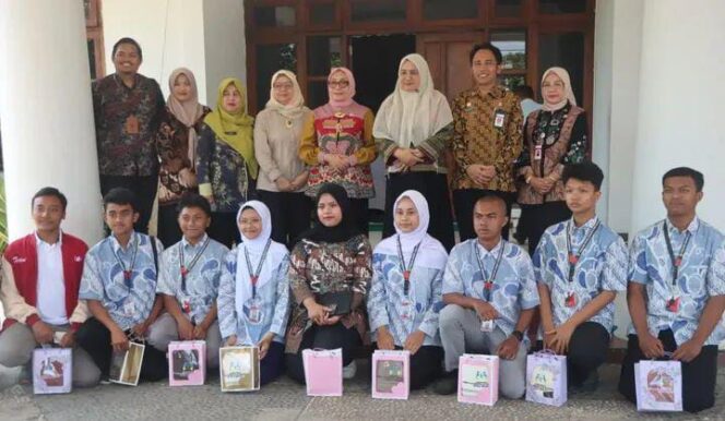 
					Foto bersama Menteri PPA dengan Forum Anak Kabupaten Semarang. (Foto: Diskominfo Kab Semarang)