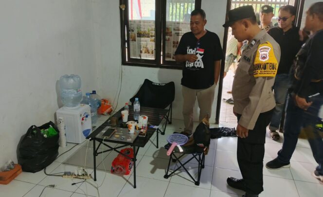 
					Pria Ditemukan Meninggal di Kamar Kos Kedungbanteng, Polisi Lakukan Pemeriksaan