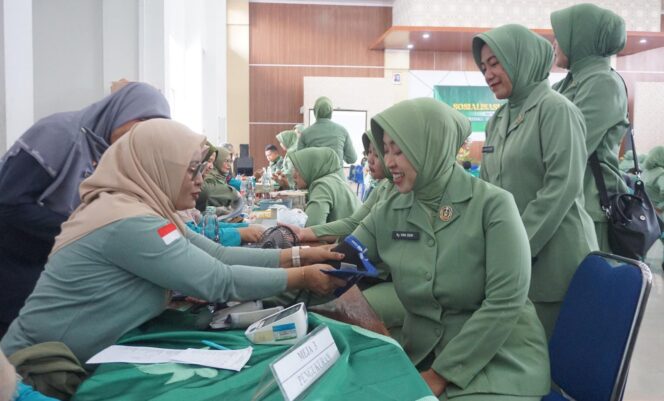 
					Sambut HUT TNI dan HUT Kodam IV/Diponegoro, Kodim Batang Gelar Pemeriksaan Kesehatan Gratis