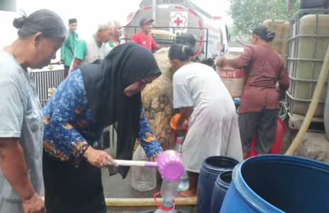 
					PMI Kabupaten Semarang Salurkan Ribuan Liter Air Bersih untuk Warga Bringin