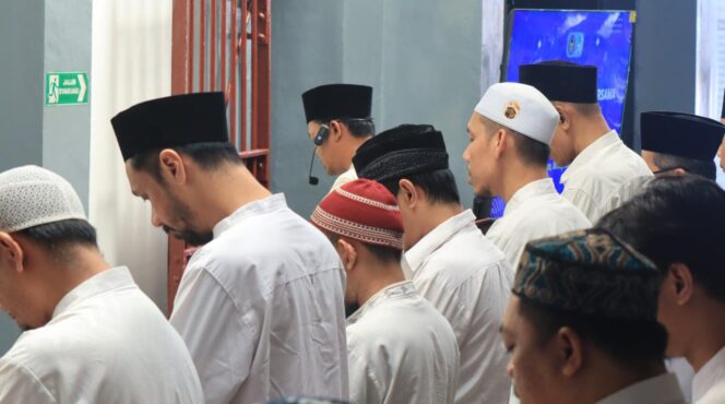 
					Rutan Salatiga Gelar Salat Istisqa, Pegawai dan WBP Berdoa di Tengah Kekeringan
