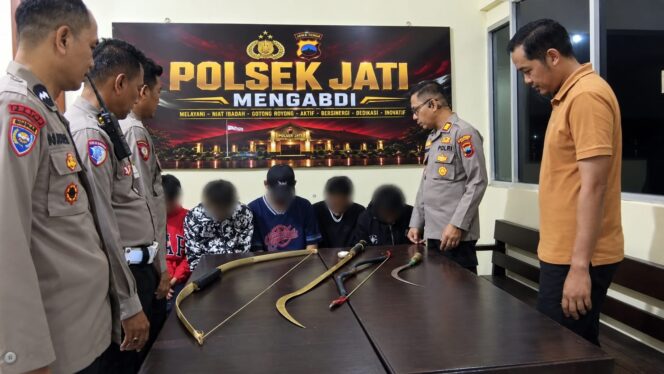 
					Video Remaja Bawa Sajam Beredar di Instagram, Polisi Amankan Lima Anak Muda di Kudus