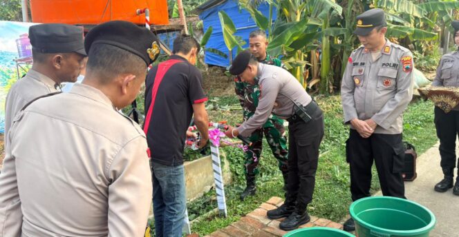 
					Kesulitan Air Bersih Teratasi, Warga Setrokalangan Dapat Bantuan Sumur Bor dari Polres Kudus