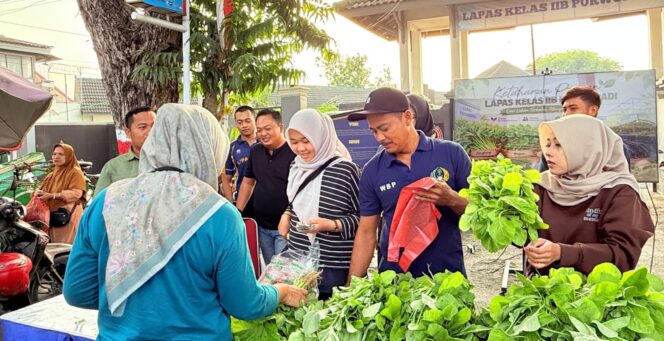 
					Produk Ketahanan Pangan Lapas Purwodadi Diburu Pengunjung CFD, Warga Binaan Dilatih Mandiri