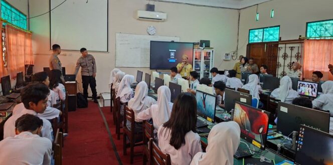 
					Polres Demak Bekali 100 Pelajar SMAN 2 Mranggen Hadapi Era AI