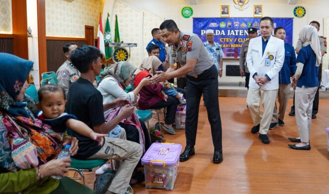 
					Kapolda Jateng Beri Semangat kepada Orang Tua Anak Penderita CTEV di Karanganyar