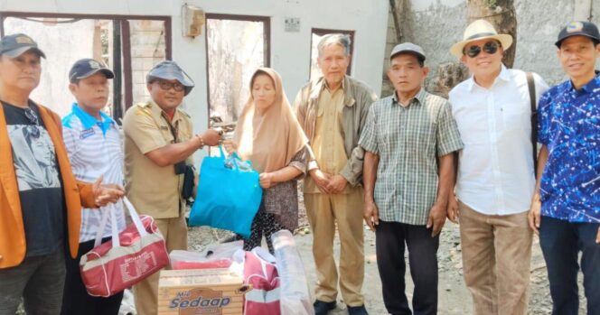 
					Dua Rumah Ludes Terbakar di Linggapura, Dinsos Brebes Salurkan Bantuan kepada Korban