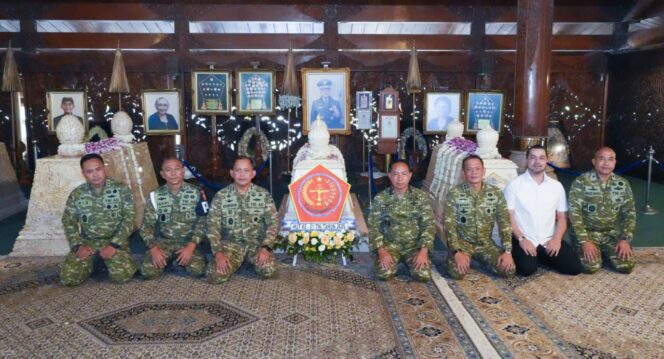 
					Pangdam IV/Diponegoro Dampingi Panglima TNI Ziarah ke Makam Jenderal Besar Soeharto