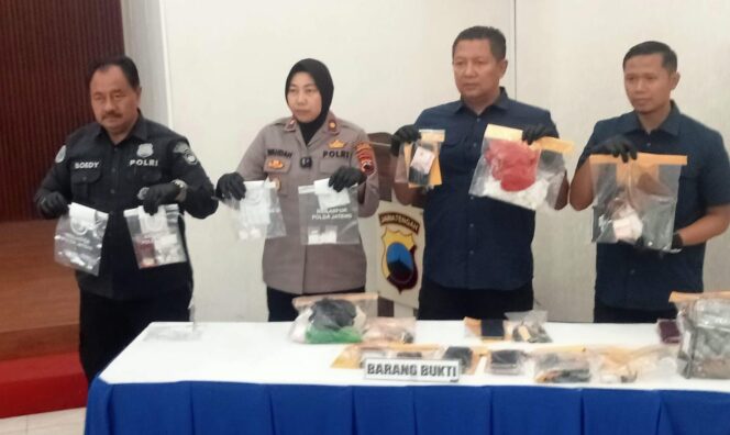 
					Periode Agustus-September 2026, Polres Semarang Ungkap Kasus Narkoba, 16 Tersangka Diamankan
