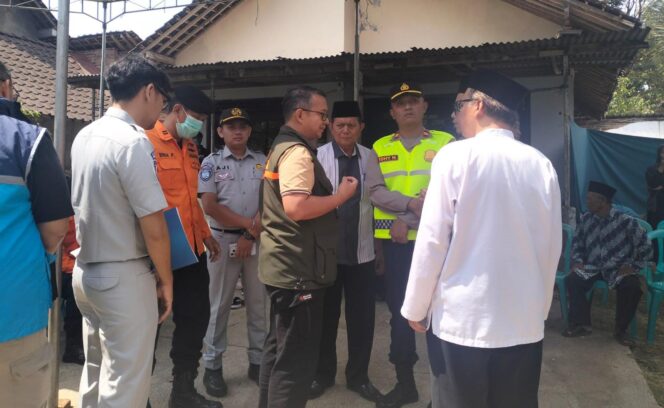 
					Polsek Ampel Kawal Pemakaman Korban Kapal Virgo Transport 8 di Boyolali