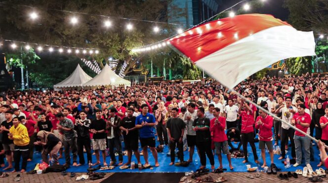 
					Timnas Indonesia Menang 2-0 atas Singapura, Nobar di Gubernuran Jateng Berubah Jadi Pesta Rakyat