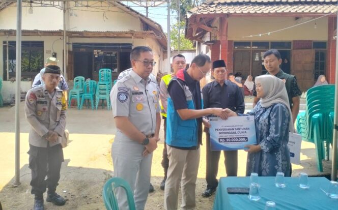 
					Polsek Ampel Dampingi Penyerahan Santunan Rp70 Juta untuk Keluarga Korban Virgo Transport 8