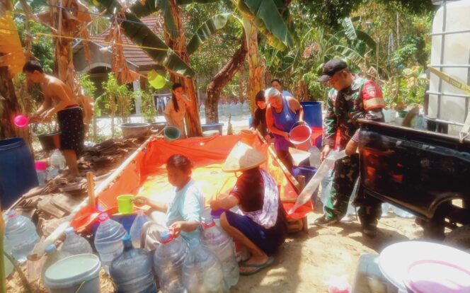 
					Kemarau Melanda, Warga Wonosamodro Boyolali Terima 12 Ribu Liter Air Bersih