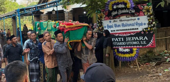 
					Isak Tangis Warnai Kedatangan Jenazah Korban KMP Virgo Transport 8 di Jepara