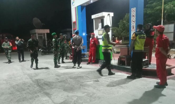 
					TNI-Polri Patroli Malam di Pangkah Tegal, Sejumlah Titik Rawan Jadi Sasaran