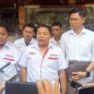 Bangkit Mahanantiyo (tengah) saat memberikan keterangan kepada wartawan di loby gedung Ditreskrimum Polda Jateng, Kamis (1/10/2026). Foto: Tim Kabarjateng.id