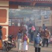 Sejumlah orangtua murid SDN Ngaliyan 01 menjemput anaknya pulang sekolah pada Jumat (2/10/2026) pagi. Foto: Tim Kabarjateng.id