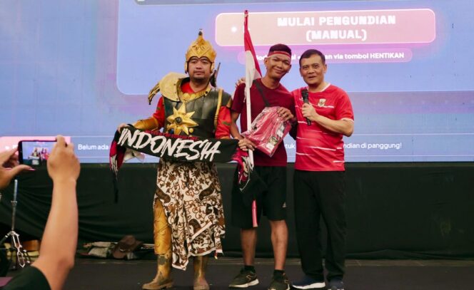 
					Gatotkaca Ramaikan Nobar Timnas di Gubernuran, Luthfi: Lanjutkan Sampai Final!