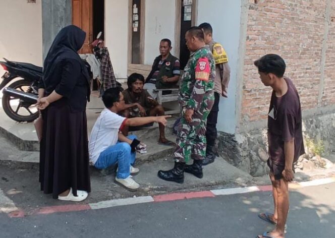 
					Babinsa Wonosegoro Bersama Bhabinkamtibmas Dampingi Warga ODGJ ke RSJ Solo