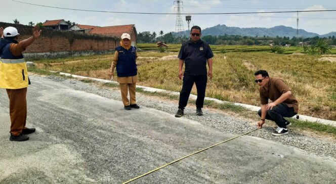 
					Sidak Dua Proyek Jalan di Brebes, Komisi III Temukan Retakan Beton dan Minta Segera Ditangani
