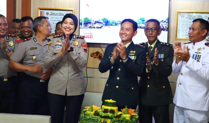 
					HUT TNI ke-81, Kapolres Kendal Sambangi Kodim 0715, Perkuat Kekompakan TNI-Polri