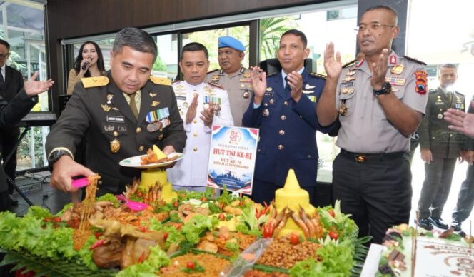 
					Kejutan Sederhana Polda Jateng, Pesan Besar untuk Soliditas TNI-Polri