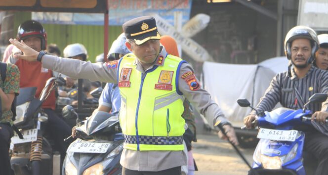 
					Kapolres Tegal Turun ke Jalan, Pantau Arus Pagi di Tugu Srikandi
