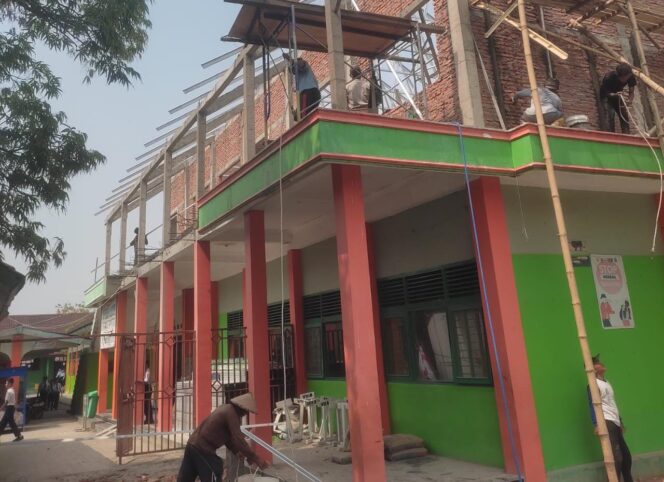 
					Warga Soroti Penerapan K3 di Proyek Revitalisasi SMP N 1 Tawangharjo Grobogan
