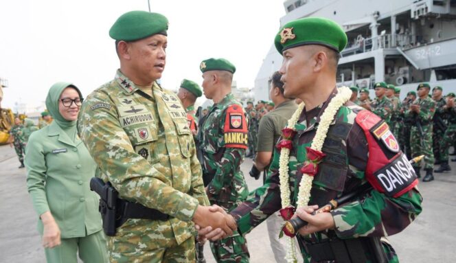 
					Pangdam IV/Diponegoro Sambut Prajurit Satgas Pamtas RI-PNG, Apresiasi Pengabdian di Papua